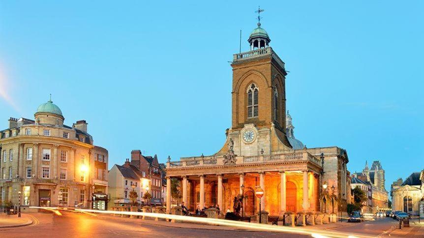 Northampton Central Oasis Экстерьер фото